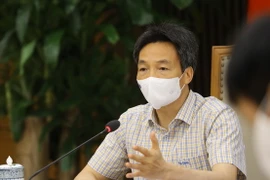 Phó Thủ tướng Vũ Đức Đam chủ trì cuộc họp trực tuyến với Bộ Y tế và tỉnh Bắc Giang về công tác phòng, chống dịch bệnh ngày 18/5. (Ảnh: Văn Điệp/TTXVN)