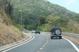 Dự án đường Tây Bắc Côn Đảo giai đoạn 1 quy mô đầu tư xây dựng từ Km0+00 (cuối tuyến Bến Đầm) đến Km7+720 (giao với đường Ma Thiên Lãnh hiện hữu) và đoạn Km 13+800 đến cuối tuyến. (Ảnh: Huỳnh Sơn/TTXVN)