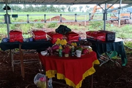 Hài cốt các liệt sỹ được quy tập. (Ảnh: TTXVN phát)