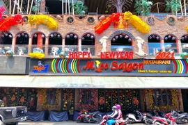 Một quán bar quy mô lớn tại Phố đi bộ Bùi Viện, quận 1. (Ảnh: Hồng Giang/TTXVN)