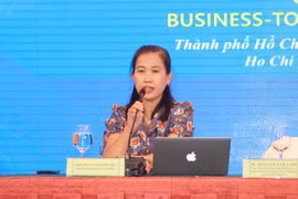 Bà Trần Lê Thanh Trúc, Trưởng phòng Việc làm an toàn lao động, thuộc Sở Lao động, Thương binh và Xã hội thành phố phát biểu tại hội nghị. (Ảnh: Thanh Vũ/TTXVN)