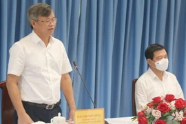Chủ tịch UBND tỉnh Đồng Nai Cao Tiến Dũng phát biểu tại cuộc họp. (Ảnh: Công Phong/TTXVN)