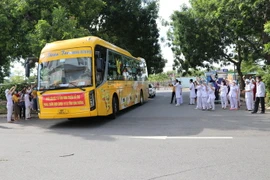 Đoàn công tác y, bác sỹ tỉnh Ninh Thuận lên đường vào Bình Dương hỗ trợ phòng, chống dịch COVID-19. (Ảnh: Nguyễn Thành/TTXVN)