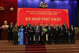 Các thành viên UBND tỉnh Long An nhiệm kỳ 2021-2026. (Ảnh: Thanh Bình/TTXVN)