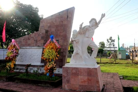 Bia Chiến thắng Cái Sơn tại xã Long Phú, huyện Tam Bình, tỉnh Vĩnh Long. (Ảnh: Phạm Minh Tuấn/TTXVN)