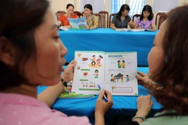 Các bộ sách mới có khá nhiều sự thay đổi so với sách giáo khoa cũ. (Ảnh: Thanh Tùng/TTXVN)