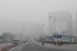 Chỉ số chất lượng không khí ở Hà Nội vẫn ở mức có hại cho sức khỏe con người trong nhiều ngày qua. (Nguồn: TTXVN)