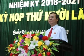Ông Võ Văn Hưng, tân Chủ tịch Ủy ban Nhân dân tỉnh Quảng Trị nhiệm kỳ 2016- 2021 phát biểu nhận nhiệm vụ tại kỳ họp. (Ảnh: Hồ Cầu/TTXVN)
