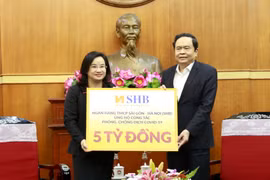 Ngân hàng SHB chung tay ủng hộ chống dịch COVID-19. (Ảnh: PV/Vietnam+)