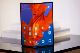 Mẫu điện thoại Huawei Mate X. (Nguồn: slashgear.com)