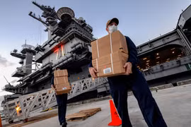 Thủy thủ tàu sân bay USS Theodore Roosevelt. (Nguồn: Hải quân Mỹ)
