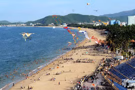 Bãi biển Nha Trang (Khánh Hòa) trong ngày hội thả diều nghệ thuật tại Festival biển Nha Trang 2009. (Ảnh: Thanh Hà/TTXVN)