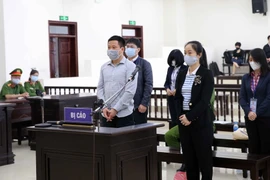 Bị cáo Hà Văn Thắm (48 tuổi, cựu Chủ tịch Hội đồng quản trị Ngân hàng Đại Dương - Oceanbank) và đồng phạm tại phiên xét xử. (Ảnh: Doãn Tấn/TTXVN)