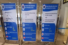 Bộ Y tế cảnh báo phòng chống nhiễm viêm phổi cấp do chủng virus mới nCoV tại hệ thống kiểm dịch y tế quốc tế sân bay quốc tế Nội Bài. (Nguồn: TTXVN phát)