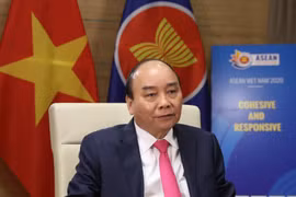 Thủ tướng Nguyễn Xuân Phúc, Chủ tịch ASEAN 2020 trả lời phỏng vấn kết quả của 2 hội nghị. (Ảnh: Thống Nhất/TTXVN)