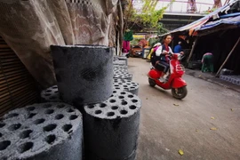 [Photo] Từ năm 2021, Hà Nội sẽ loại bỏ sử dụng than tổ ong 