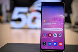 Điện thoại Galaxy S10 5G. (Nguồn: Cnet)