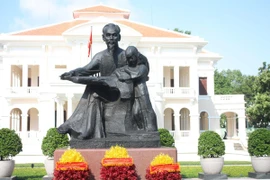 [Mega Story] Diệp Minh Châu - Người khắc họa chân dung Bác Hồ