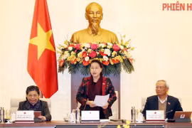 Chủ tịch Quốc hội Nguyễn Thị Kim Ngân chủ trì và phát biểu bế mạc Phiên họp thứ 42 của Ủy ban Thường vụ Quốc hội. (Ảnh: Trọng Đức/TTXVN) 