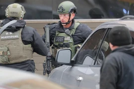 Cảnh sát Mỹ triển khai tại hiện trường. (Nguồn: CNN)