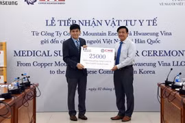 Tiếp nhận vật tư y tế hỗ trợ kiều bào ở nước ngoài phòng chống dịch COVID-19 do CME và HSV trao tặng cho cộng đồng người Việt tại Hàn Quốc. (Nguồn: vov.vn)