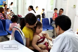 Dịch sởi ở Hà Nội: "Giảm nhiệt" nhưng không thể chủ quan