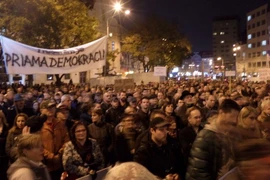 Người dân Slovakia tuần hành chống tham nhũng trong lĩnh vực y tế