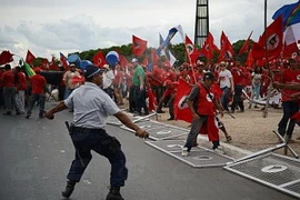 Đụng độ giữa cảnh sát và người biểu tình ngày 12/2 tại thủ đô Brasilia (Nguồn: Agencia Brasil)