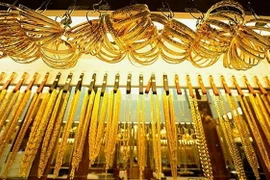 Giá vàng đi xuống do tác động từ việc Trung Quốc giảm lãi suất