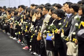 Tìm thấy thêm 8 thi thể trong chiếc phà chìm SEWOL