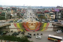 Cấm taxi qua cầu Chương Dương vào thành phố giờ cao điểm