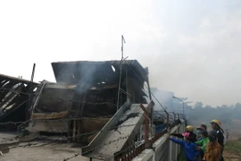 Hàng ngàn công nhân có nguy cơ mất việc. (Ảnh: Hồ Dung-TTXVN)