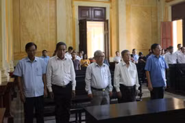 Các bị cáo nguyên là lãnh đạo Tập đoàn Cao su Việt Nam nghe tuyên đọc bản án chiều 6/8/2019. (Ảnh: Thành Chung/TTXVN)