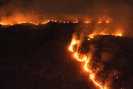 Lửa cháy dữ dội tại rừng Amazon trên địa phận bang Tocantins, Brazil, ngày 17/8/2019. (Ảnh: THX/TTXVN)