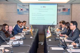 Đại diện của Hàn Quốc và Malaysia tại vòng đàm phán thứ 2 ở Seoul ngày 5/8. (Ảnh: Yonhap/TTXVN)