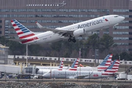 Máy bay của American Airlines cất cánh từ sân bay quốc tế Ronald Reagan Washington ở Arlington, Virginia, Mỹ. (Ảnh: AFP/TTXVN)