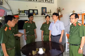 Cơ quan Cảnh sát điều tra Công an tỉnh Trà Vinh tống đạt quyết định khởi tố bị can, lệnh bắt tạm giam đối với ông Trần Trường Sơn. (Ảnh: TTXVN phát)