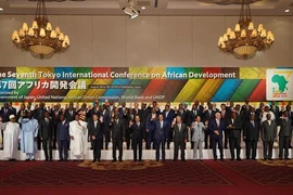 Thủ tướng Nhật Bản Shinzo Abe (giữa, hàng đầu) cùng các nhà lãnh đạo châu Phi chụp ảnh chung tại Hội nghị Quốc tế Tokyo về Phát triển châu Phi (TICAD), tại Yokohama ngày 30/8/2019. (Ảnh: THX/TTXVN)