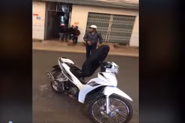 Hình ảnh cắt từ clip. (Nguồn: Vietnam+)