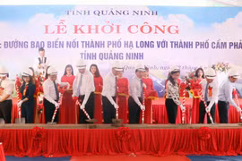 Lễ khởi công xây dựng đường bao biển nối thành phố Hạ Long với thành phố Cẩn Phả (Quảng Ninh). (Ảnh: Văn Đức/TTXVN)