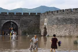 Cảnh ngập lụt sau mưa lớn do bão Lekima tại tỉnh Chiết Giang, Trung Quốc, ngày 11/8/2019. (Ảnh: THX/ TTXVN)