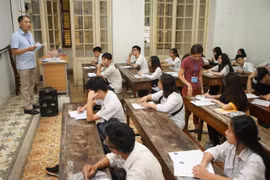 Các thí sinh tham dự Kỳ thi THPT quốc gia năm 2019 tại Hội đồng thi trường THPT Trần Phú (Hà Nội). (Ảnh: Thanh Tùng/TTXVN)