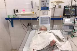 Cứu sống bệnh nhi bị toàn bộ nội tạng nằm trong lồng ngực