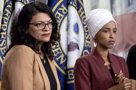2 nữ nghị sỹ của đảng Dân chủ là Rashida Tlaib và Ilhan Omar. (Nguồn: NBCNews)