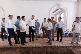 Khu vực khảo cổ học tại nền nhà Cục Tác chiến tại Hoàng thành Thăng Long. (Ảnh: Đinh Thuận/TTXVN)