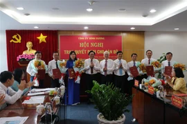 Tỉnh ủy Bình Dương trao quyết định bổ nhiệm, điều động kiện toàn đồng loạt nhiều chức danh lãnh đạo huyện, thị, sở ngành quan trọng. (Ảnh: TTXVN phát)