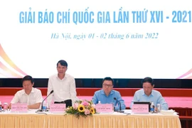 Đoàn Chủ tịch điều hành chung khảo Giải báo chí quốc gia. (Ảnh: Hoàng Hiếu/TTXVN)