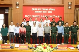 Tổng Bí thư Nguyễn Phú Trọng cùng các lãnh đạo Đảng, Nhà nước chụp ảnh chung cùng các đại biểu dự hội nghị. (Ảnh: Trí Dũng/TTXVN)