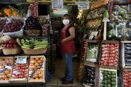 Một cửa hàng bán rau củ ở Buenos Aires, Argentina. (Ảnh: AFP/TTXVN)