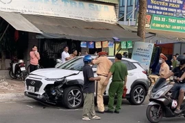 Xe ôtô gây ra vụ tai nạn. (Ảnh: TTXVN)